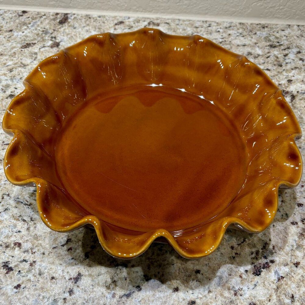 Emile Henry Ruffled Deep Two Tone Pie Dish  - Brown & Sand